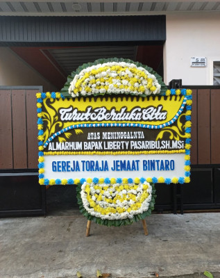 Papan Bunga Duka di Tampu Langit
