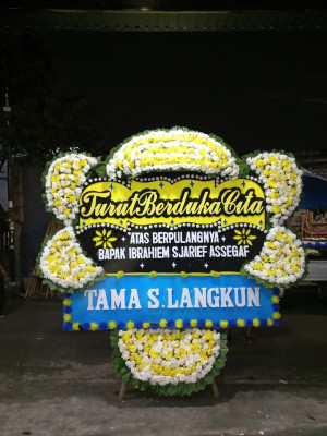 Papan Bunga Duka di Tampu Langit