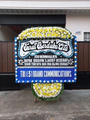 Papan Bunga Duka di Tampu Langit
